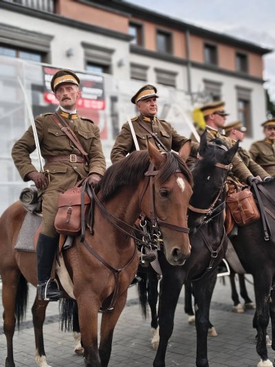 Przejazd kawalerzystów przez Wojsławice